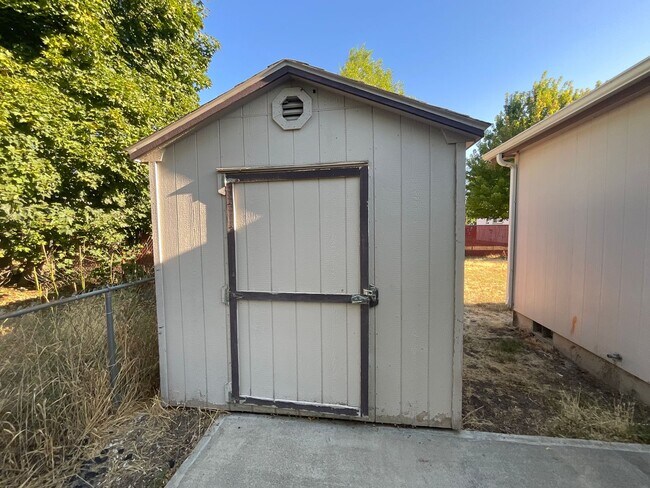 Building Photo - 1217 Y Ave