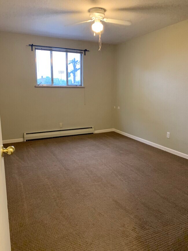 Foto del edificio - 2295 E Asbury Ave