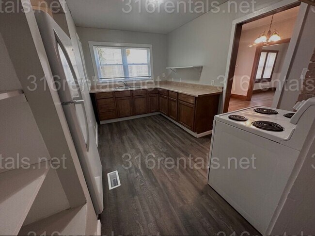 Foto del edificio - $775 - 2 bed 1 bath - Delightful and spaci...
