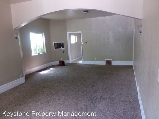 Building Photo - 117 E Pitkin Ave