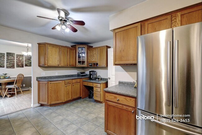 Building Photo - 548 Linwood St