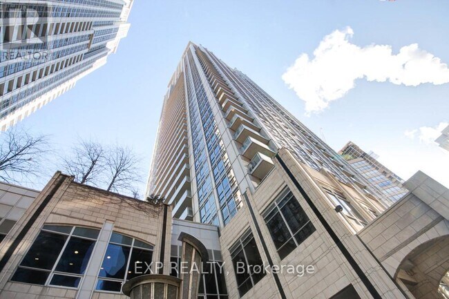 Photo du bâtiment - 761-761 Bay St.