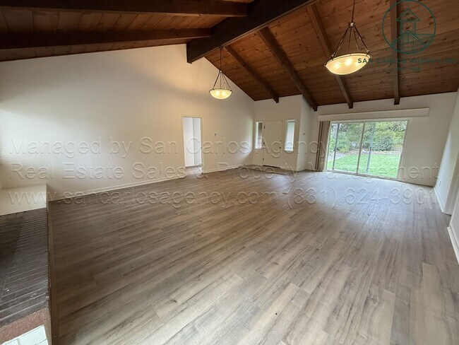 Foto del edificio - Remodeled Three Bedroom Upper Hatton Fields Home