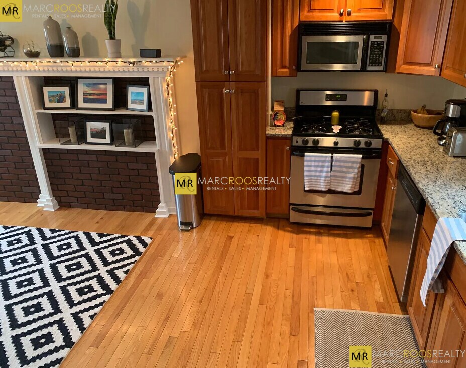 Foto principal - 322 Bunker Hill St