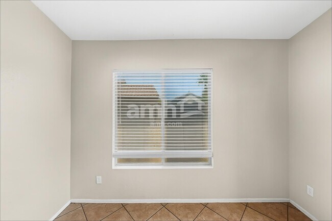 Foto del edificio - 17180 W Port Royale Ln