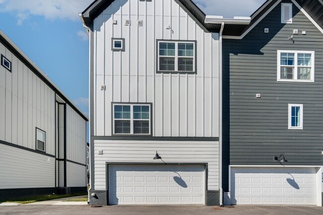 Building Photo - Madison new construction in gated community, pet friendly, 2 car garage