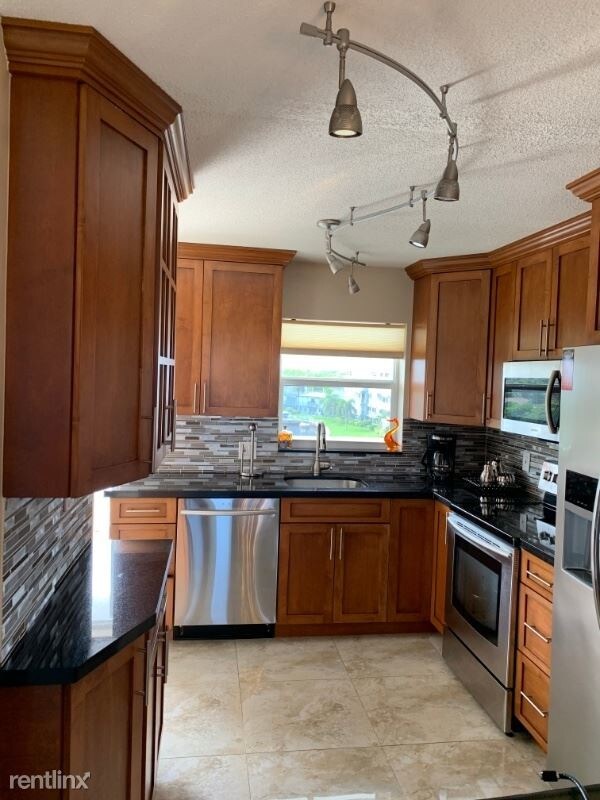 Building Photo - 1 br, 1 bath Condo - 1536 se 15 ct