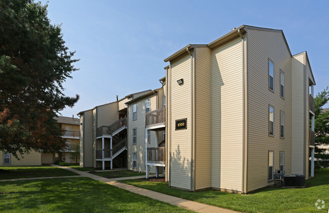 De Canterbury Village - Village of Canterbury Apartment Homes