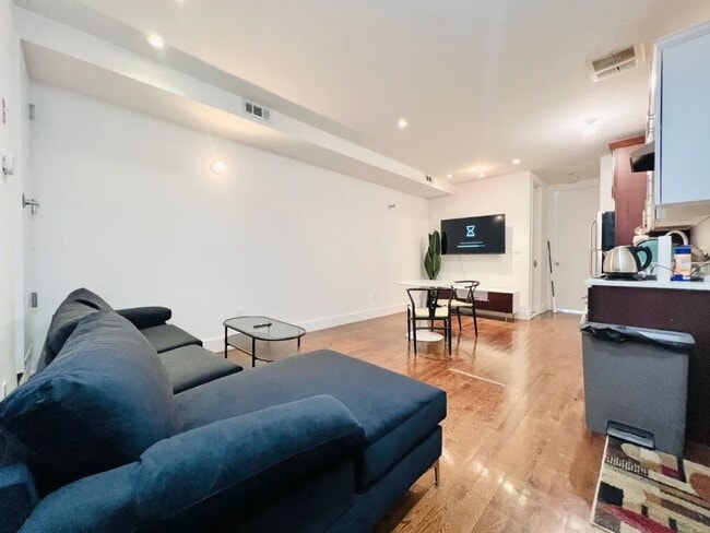 Furnished room/NOT APARTMENT - Furnished room/NOT APARTMENT