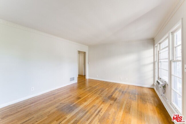 Foto del edificio - 1706 N Stanley Ave