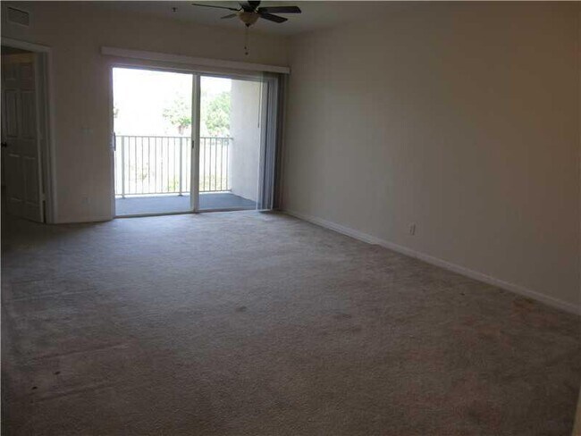 Building Photo - 1169 Golden Lakes Blvd
