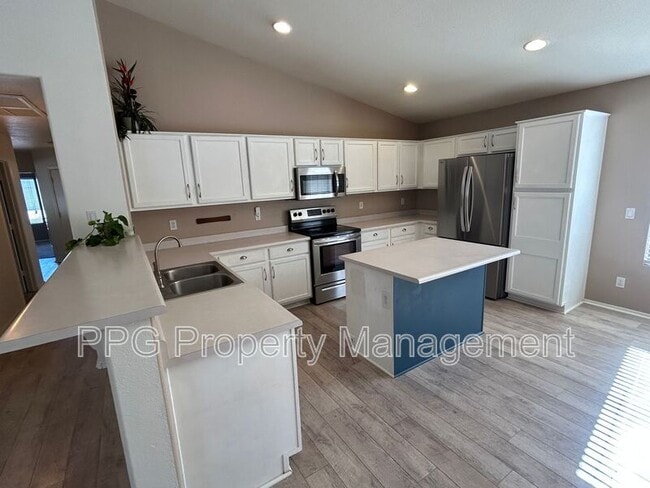 Building Photo - 16216 W Cottonwood St