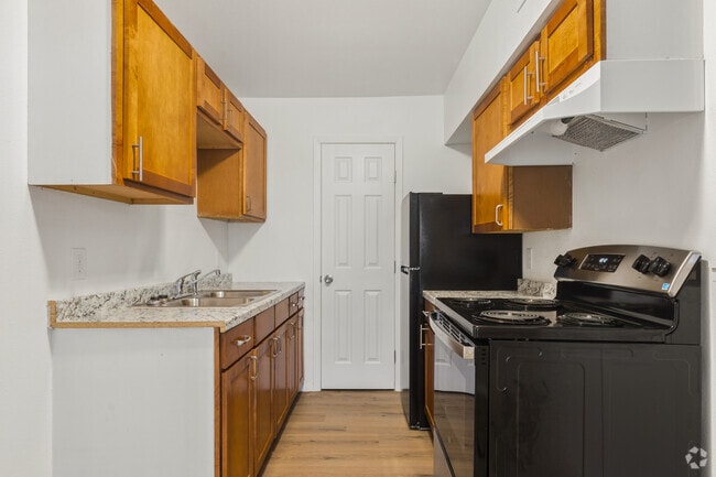 1BR, 1BA - 750SF - Kitchen - Westwood Gardens
