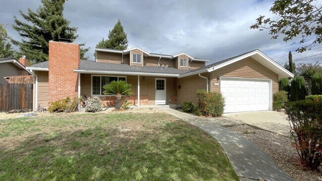 Foto del edificio - Nice 4 bedroom 2 bathroom home with sparkl...