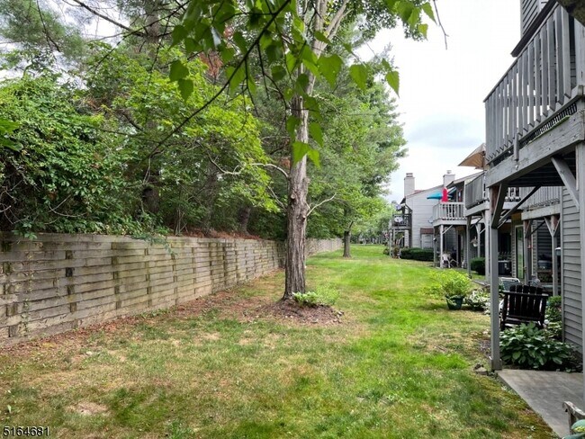 Foto del edificio - 1102 Spruce Hills Dr