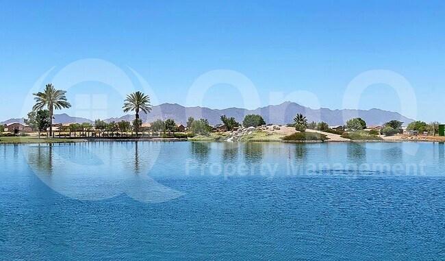 Foto del edificio - 40499 W Shaver Dr