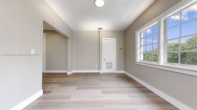 Foto del edificio - 433 NW 25th Ave