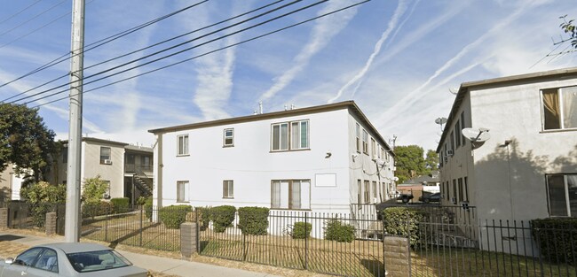 Foto del edificio - 17037/17043/17049 Vanowen St.