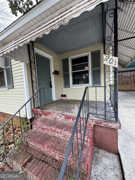 Building Photo - 201 Meadowdale Dr