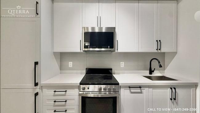 Photo du bâtiment - 2450 Old Bronte Rd