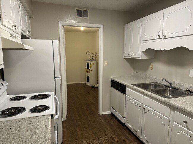 Foto del edificio - 2205-114D Sunderland Rd