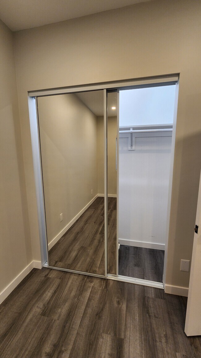 Armario grande - 828 Lime St