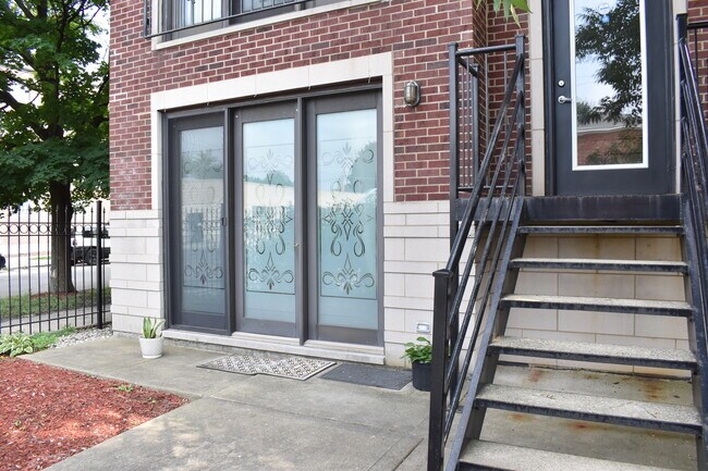 Foto del edificio - 6633 W Belmont Ave