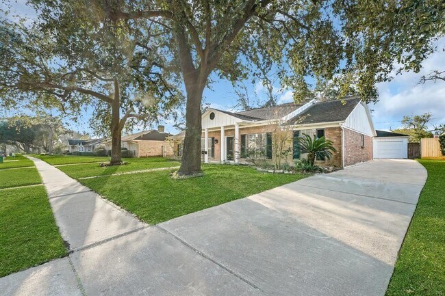 Building Photo - 9039 Sandstone Rd