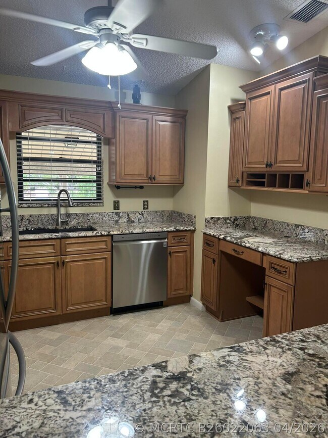 Building Photo - 3001 SE Aster Ln
