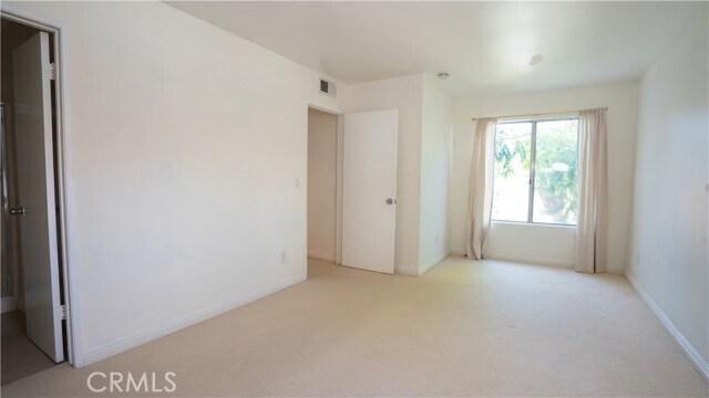 Building Photo - 2521 W Sunflower Ave