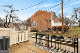 Building Photo - 1407 N Van Dorn St