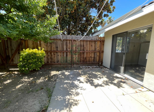 Building Photo - 1217 Las Cruces Ct.