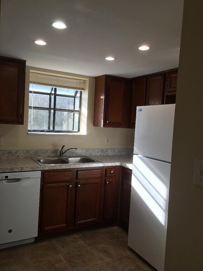 Kitchen - 2610 Hammock Ct