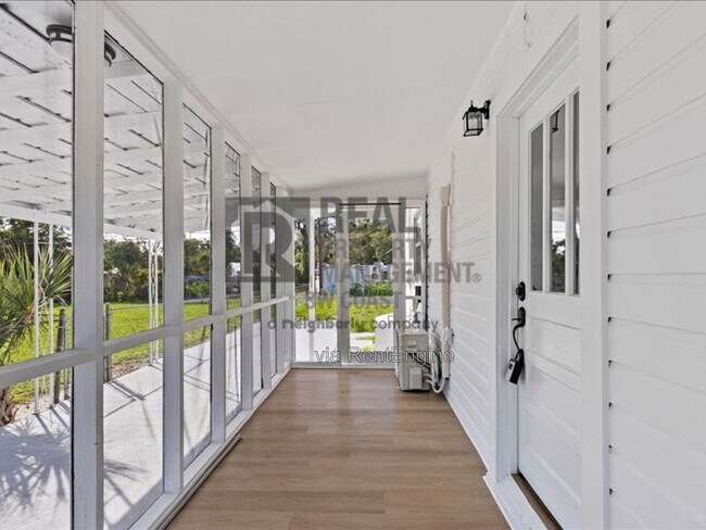 Building Photo - 8025 Roy Dr