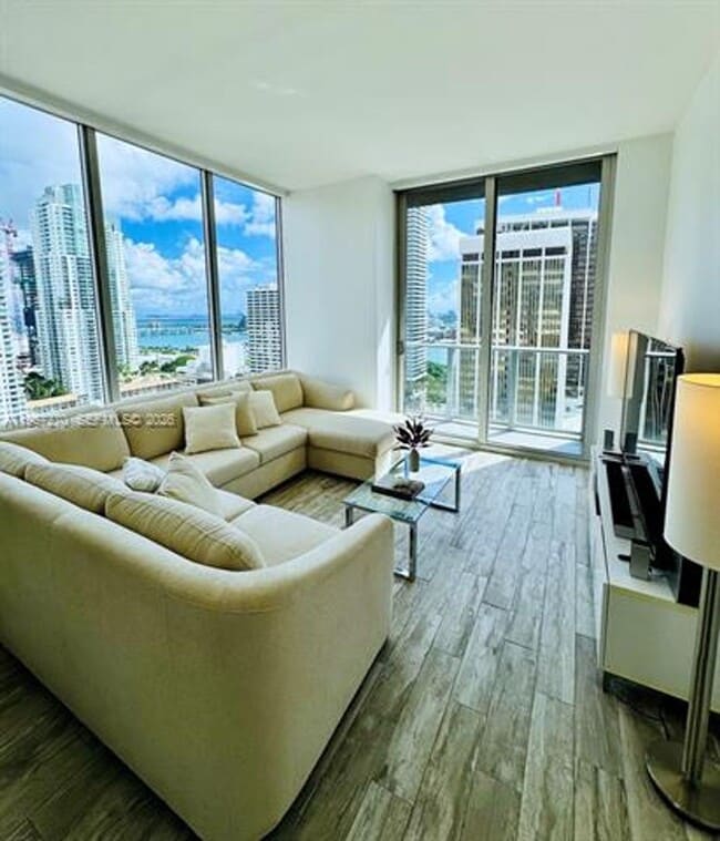 Foto del edificio - 151 SE 1st St