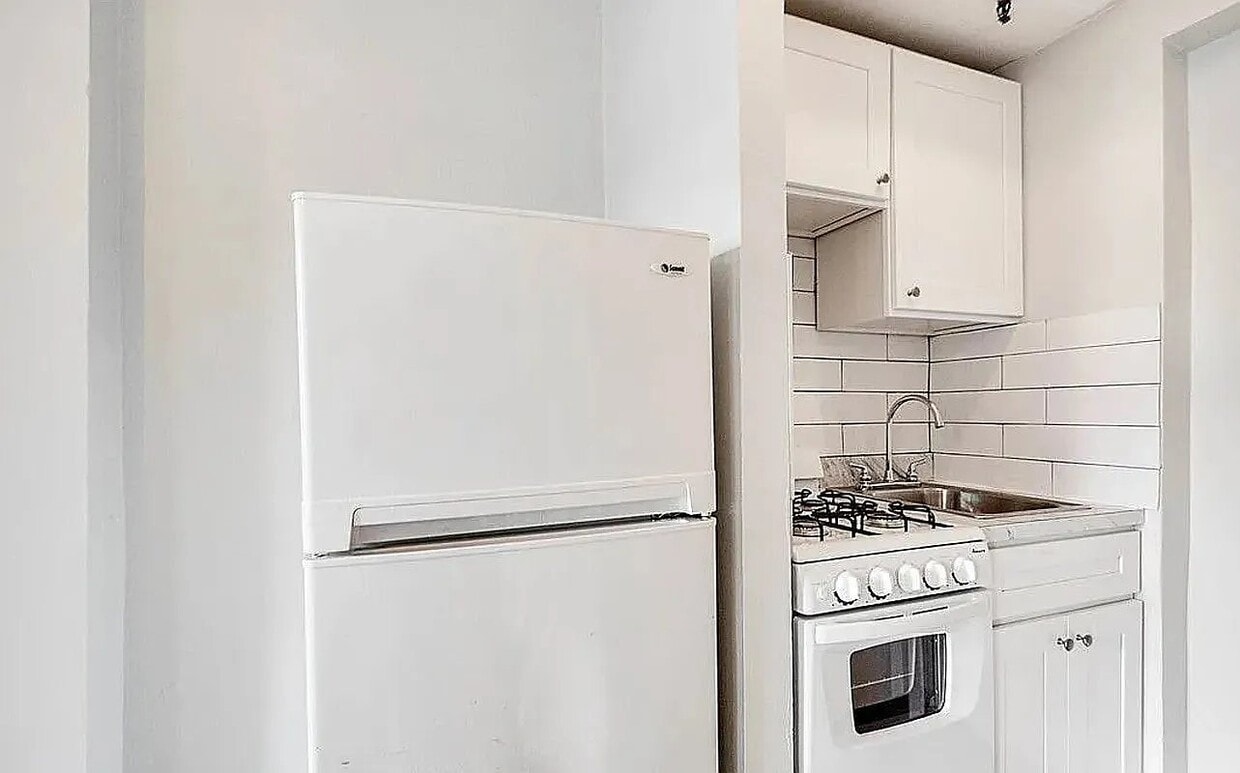 Building Photo - 915 Sterling Pl
