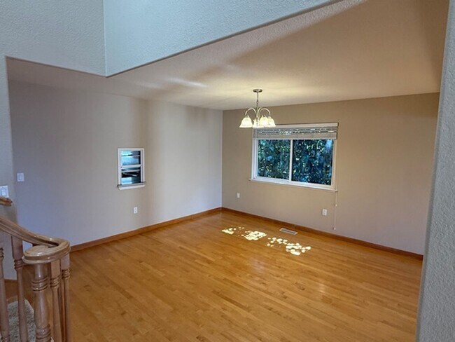 Foto del edificio - Massive 3-Bedroom El Cerrito Home Minutes ...