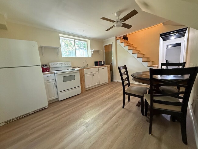 Foto del edificio - Room in House on Winthrop Rd