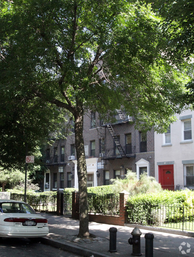Primary Photo - Cray Court