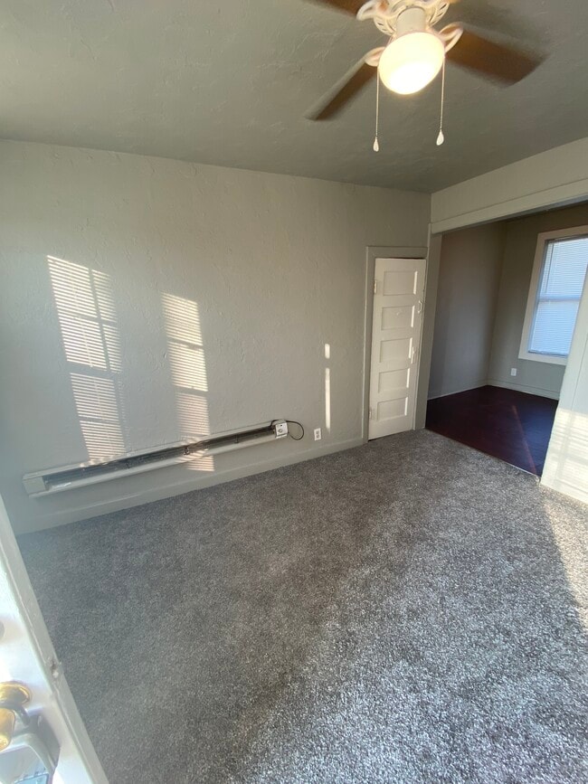 Building Photo - 1520 S Youngs Blvd