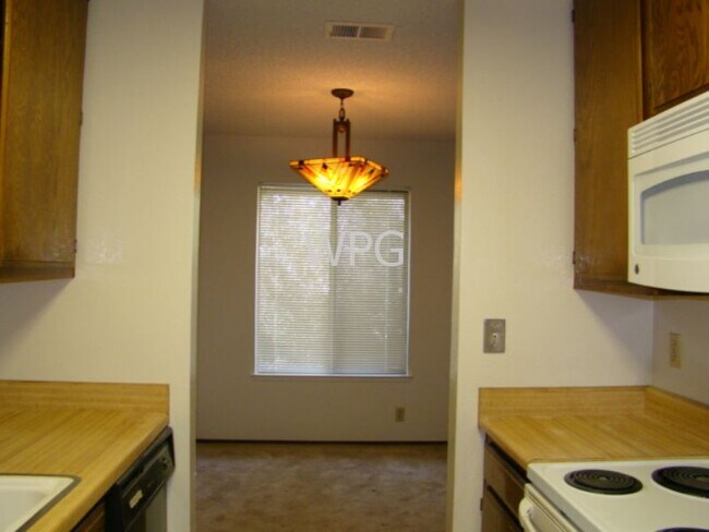 Building Photo - 2247 Sun Glory Ln
