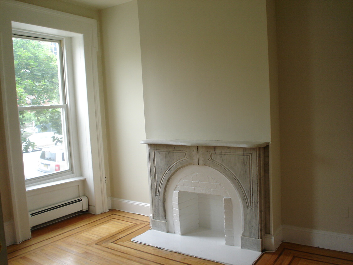 Primary Photo - 263 Grove St