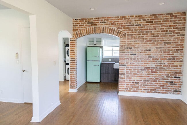 Building Photo - 210 S Ocean Breeze