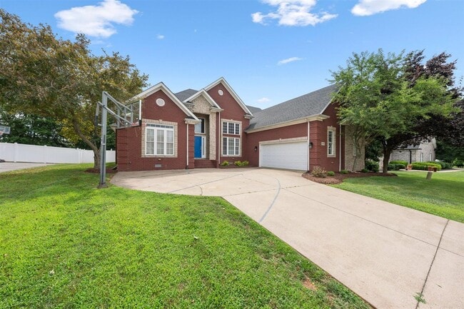 Building Photo - 3630 Amherst Dr