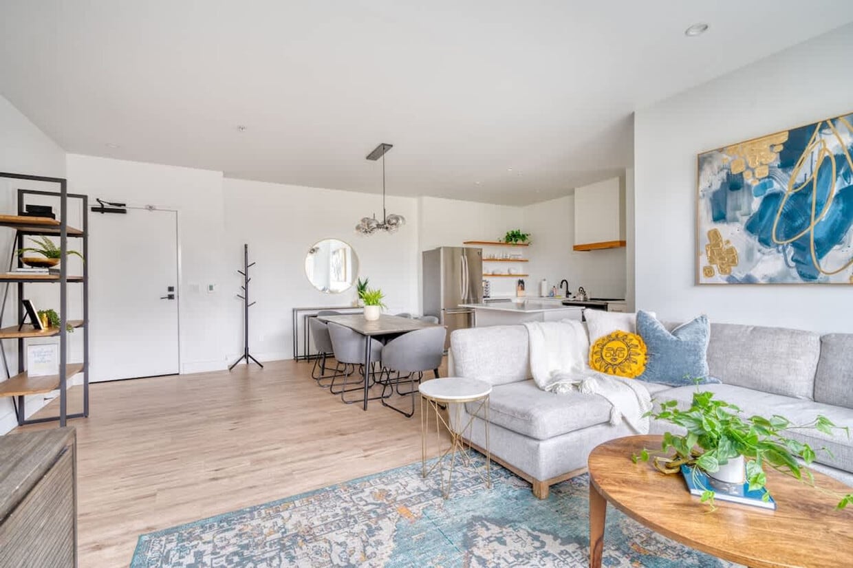 Foto principal - 4980 N Vancouver Ave