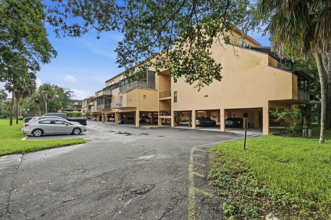 Building Photo - 430 Commodore Dr
