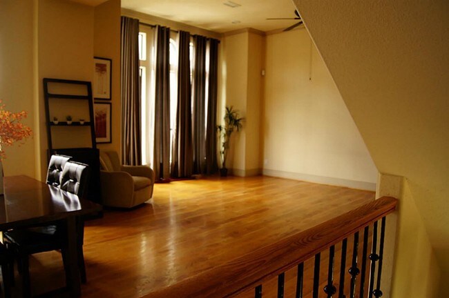 Foto del edificio - 2318 Camden Dr