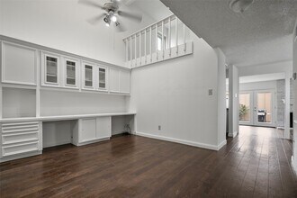 Building Photo - 2387 Crescent Park Dr