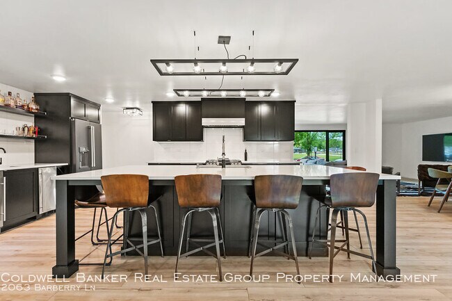 Building Photo - Fully Furnished Rental Home