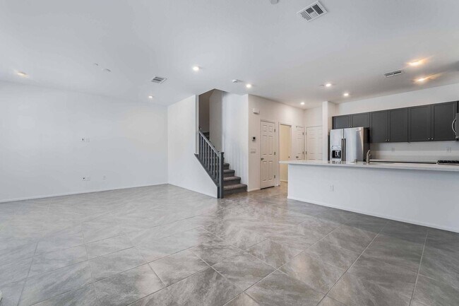 Building Photo - Modern Comfort in a New Townhome!